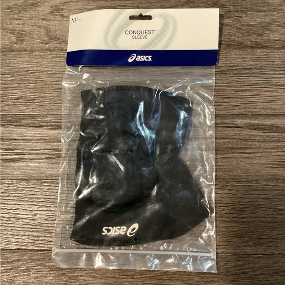 Asics Conquest Wrestling Knee Sleeve NWT size M‎ - Picture 1 of 2